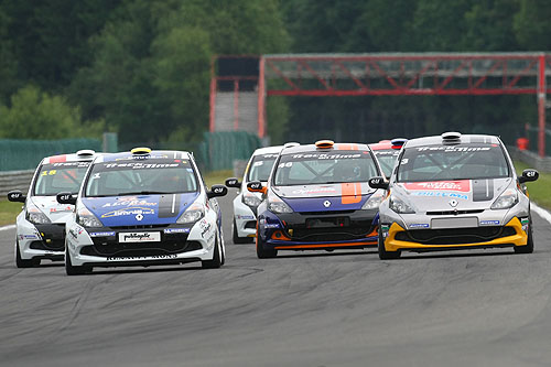 Clio Cup close racing in Spa